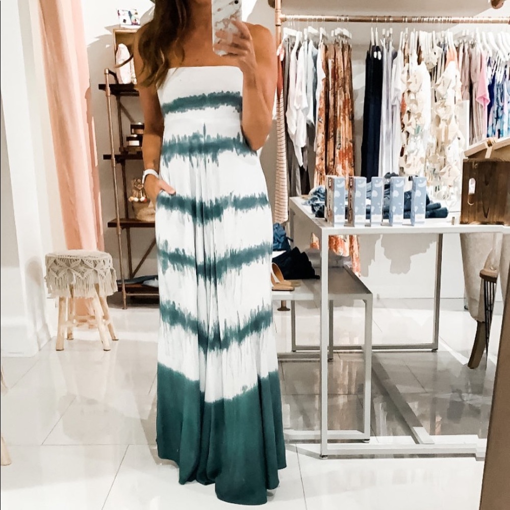 *SOLD* Beautiful strapless tie dyed dress with pockets